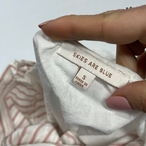 Skies are Blue Striped Tie Back Eyelet Detail Top Size Small S - Picture 4 of 7